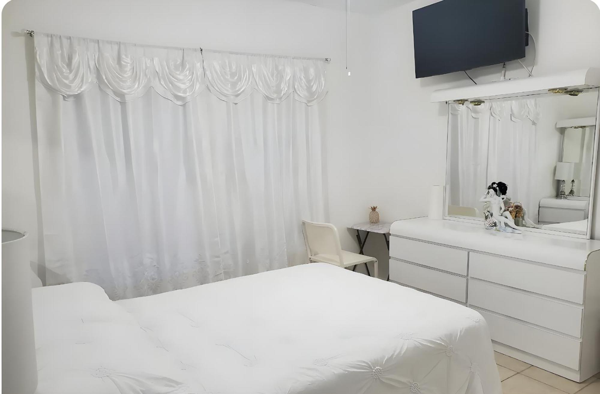 B1 Best Value On Private Bedroom With Private Bathroom In Little Havana, Майами Экстерьер фото